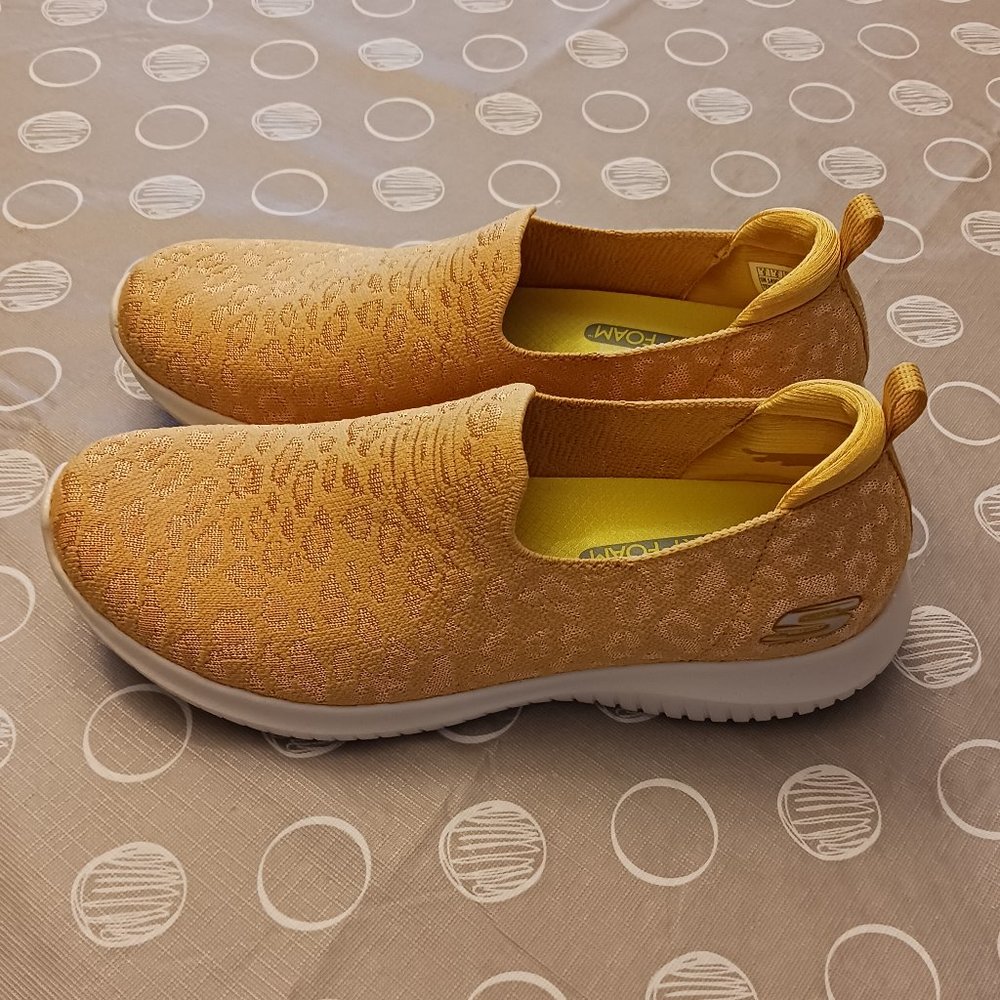 Skechers Go Walk Memory Foam Athletic Shoes Sneakers size 9